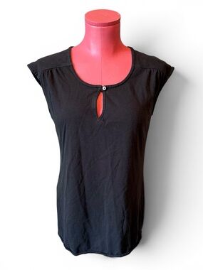 Vintage Patagonia W’s Keyhole Tee in Color Black, Size Medium